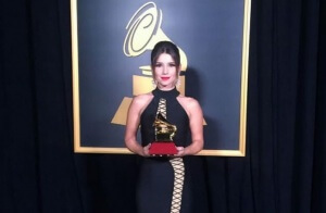 Paula Fernandes no Grammy Latino 2016 Em cerimônia realizada na noite de ontem (17), em Las Vegas, a Academia Latina de Artes e Ciências Discográficas (ALACD), anunciou os vencedores da 17ª edição do Grammy Latino. A participação de Paula Fernandes ...