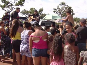 Zé Ricardo e Tiago doaram brinquedos para crianças e visitaram pacientes em hospital de Goiás.