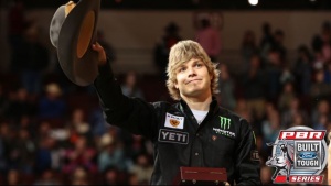 Etapa PBR Little Rock 2017 O jovem Derek Kolbaba, de apenas 20 anos, voltou a ser o centro das atenções depois de ...