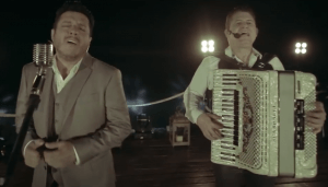 Duele Más – Bruno e Marrone No último dia 17, Bruno e Marrone lançaram em suas redes sociais a música Duele Más, a primeira do trabalho totalmente em espanhol da dupla. Com mais de 100 mil visualizações no canal da dupla, a canção Duele ...