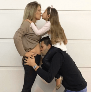 Nas redes sociais, Pedro Leonardo anuncia gravidez da esposa!