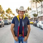 Seguindo as comemorações de 30 anos de carreira, o “Cowboy Vagabundo”, lança sua nova música de trabalho: Zé Cuervo – Juliano Cezar ...